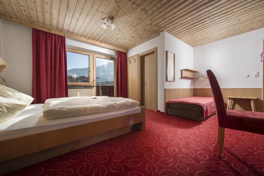 Familienhotel Central Sankt Johann in Tirol Kamer foto