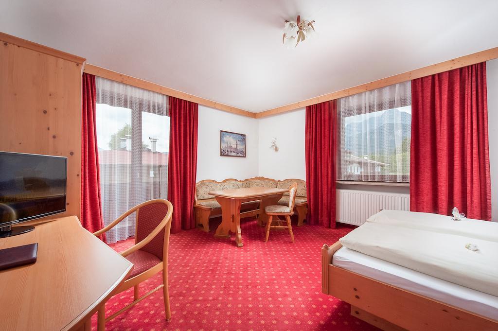 Familienhotel Central Sankt Johann in Tirol Kamer foto